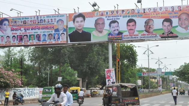 Congress has put up several such hoardings about Lahsar kisan sammelan across Gwalior city (Mujeeb Faruqui/HT Photo) Congress has put up several such hoardings about Lahsar kisan sammelan across Gwalior city (Mujeeb Faruqui/HT Photo)