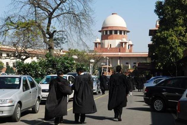 The Apex Court directed the petitioners to file a review petition before the Aurangabad bench of the Bombay high court.(HT File)