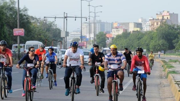 Police commissioner Sandeep Khirwar (in white shirt) cycles along with private doctors, as part of the event.(Parveen Kumar/HT Photo)