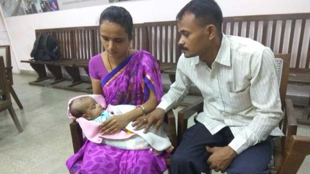 Guddu with his wife and son Priyom. Guddu with his wife and son Priyom.