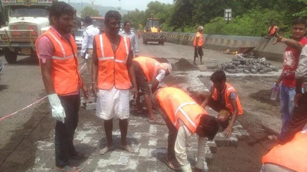 By 1pm, the pile-up was at least 3-km-long and had reached Vashi plaza. (Bachchan Kumar) By 1pm, the pile-up was at least 3-km-long and had reached Vashi plaza. (Bachchan Kumar)