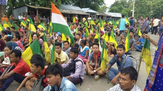 Indigenous People’s Front of Tripura activists started an indefinite blockade at Khamting in Barmura Range of National Highway 8 on Monday. (HT Photo) Indigenous People’s Front of Tripura activists started an indefinite blockade at Khamting in Barmura Range of National Highway 8 on Monday. (HT Photo)