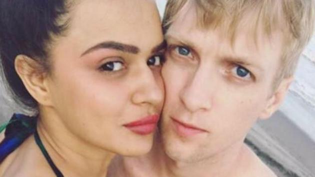 Aashka Goradia and Brent Goble are all set to get married in December, this year.