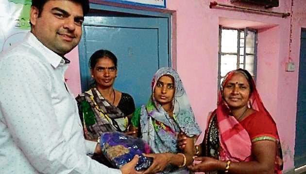 The scheme for giving sarees and android 4G smartphones was launched in March to push sterilisations to meet the target. (HT Photo) The scheme for giving sarees and android 4G smartphones was launched in March to push sterilisations to meet the target. (HT Photo)
