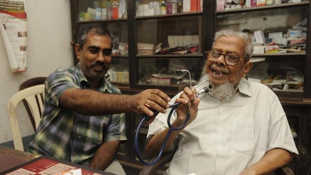 Compounder Debprasad Bairagi (left) has been working for the last 35 years with Dr Kaseed Ali (right) in Basirhat.(Samir Jana/HT PHOTO) Compounder Debprasad Bairagi (left) has been working for the last 35 years with Dr Kaseed Ali (right) in Basirhat.(Samir Jana/HT PHOTO)