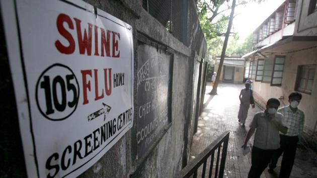 Doctors said since some of the symptoms of swine flu include vomiting, fever, throat pain, body ache and diarrhoea, patients often confuse it with viral fever or gastroenteritis.(HT)