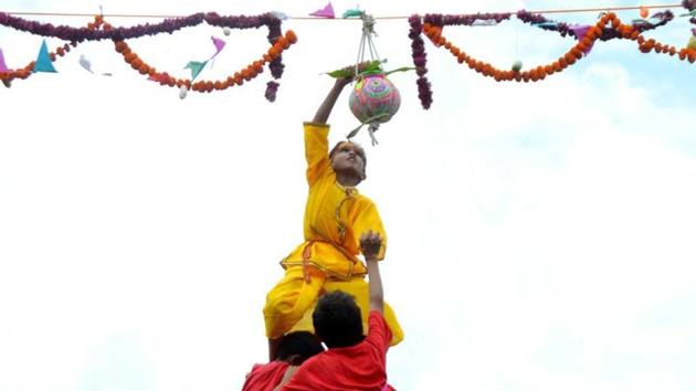 Maharashtra assured the Supreme Court that it would announce precautionary measures for the dahi handi event. (HT File Photo) Maharashtra assured the Supreme Court that it would announce precautionary measures for the dahi handi event. (HT File Photo)
