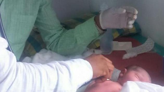 The girl weighs 2.5kg. The mother was later shifted to Rajawadi hospital for further treatment. (HT) The girl weighs 2.5kg. The mother was later shifted to Rajawadi hospital for further treatment. (HT)