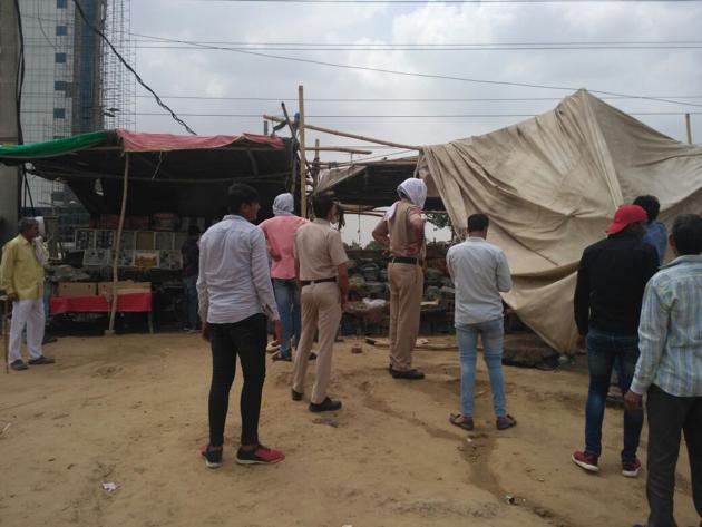 The MCG removed encroachments near Badshahpur drain and from Golf Course Road, Southern Peripheral Road and Vatika Chowk. Police teams were roped in to maintain law and order. (HT Photo) The MCG removed encroachments near Badshahpur drain and from Golf Course Road, Southern Peripheral Road and Vatika Chowk. Police teams were roped in to maintain law and order. (HT Photo)