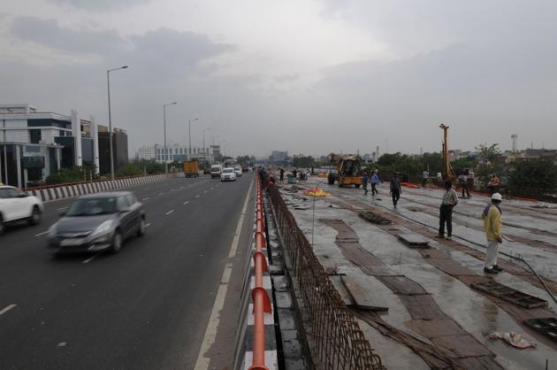 NHAI officials said the remaining carriageway of the Hero Honda Chowk flyover will not be completed this month.(Parveen Kumar/HT Photo)