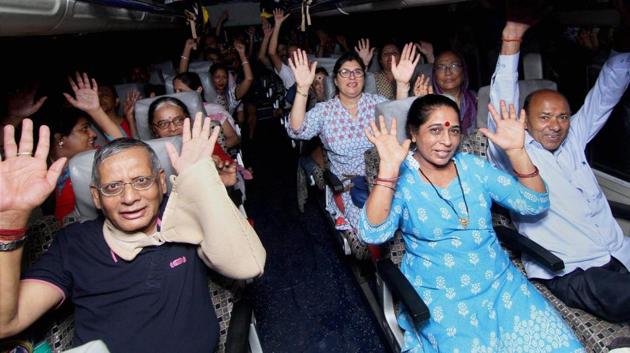 Amarnath Yatra pilgrims on the outskirts of Jammu on Tuesday.(PTI)