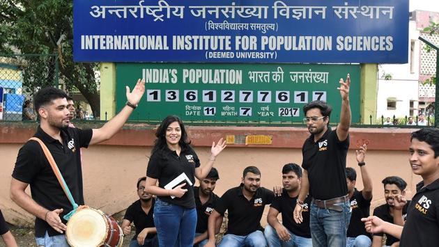 Students of International Institute for Population Sciences, Mumbai perform a streetplay to spread awareness about family planning at Deonar in Mumbai. (Kunal Patil/HT Photo)