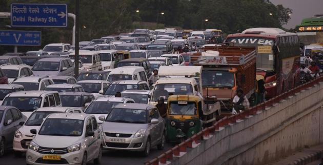 A traffic jam seen at Delhi’s arterial Ring Road. By 2025, India’s car population is set to treble to nearly 35 per 1,000 persons. (Sonu Mehta/HT) A traffic jam seen at Delhi’s arterial Ring Road. By 2025, India’s car population is set to treble to nearly 35 per 1,000 persons. (Sonu Mehta/HT)