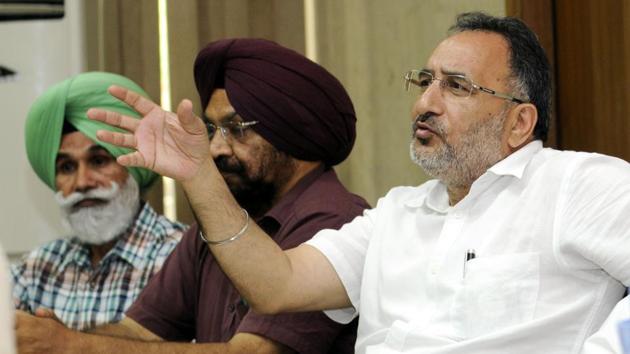 Punjabi University officiating vice-chancellor SK Sandhu addressing a meeting at the senate hall of the varsity in Patiala on Tuesday. (Bharat Bhushan/HT Photo) Punjabi University officiating vice-chancellor SK Sandhu addressing a meeting at the senate hall of the varsity in Patiala on Tuesday. (Bharat Bhushan/HT Photo)