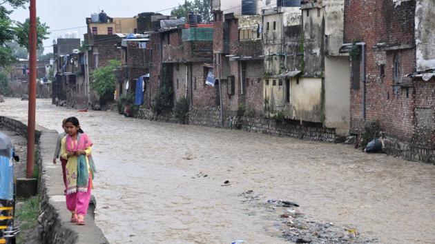 Water level has increased in Rispana river following rains in surrounding areas. (Vinay S Kumar/HT) Water level has increased in Rispana river following rains in surrounding areas. (Vinay S Kumar/HT)