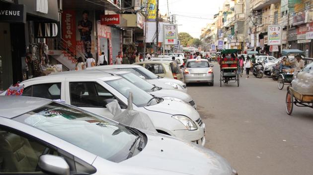 Cars parked in Kamla Nagar, north Delhi, India. (Prateek Verma/HT File Photo) Cars parked in Kamla Nagar, north Delhi, India. (Prateek Verma/HT File Photo)