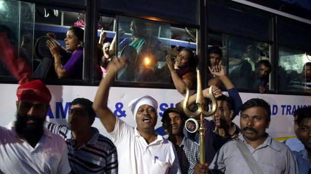 File photograph the first batch of pilgrims leaving for Amarnath Yatra from Jammu on June 28,.(HT PHOTO)