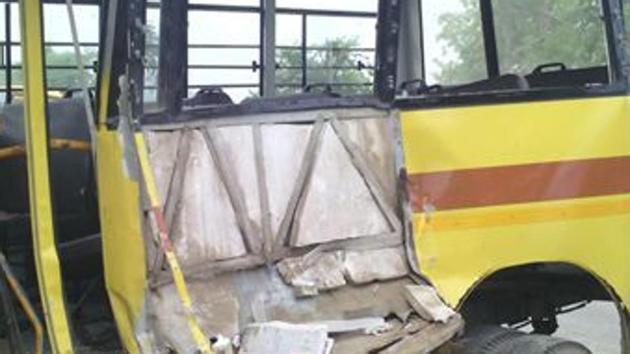 Over a dozen school children had a narrow escape after their school bus caught fire near the Akshardham metro station in east Delhi around 1 pm on Tuesday.(Representative photo)