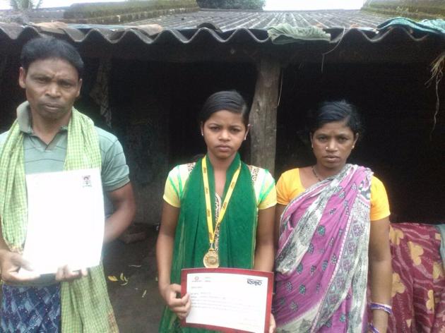 Karisma Digal, a Dalit girl from Bahulmaha village under Midiakia grampanchayat of Baliguda block in Kandhamal district (centre) ,has secured 91% in matric exam, but is too poor to go to college(HT Photo)