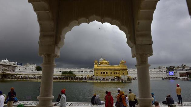 A view of cloudy weather at Golden Temple, Amritsar on Wednesday. (Gurpreet Singh/HT Photo)