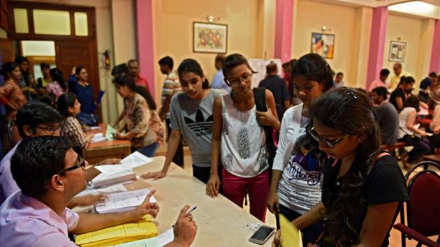 FYJC aspirants at KC college in Mumbai.(Satyabrata Tripathy/HT Photo)