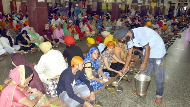 SGPC president Kirpal Singh Badungar has demanded that the purchase of all langar items be exempted from the GST.(HT File Photo)