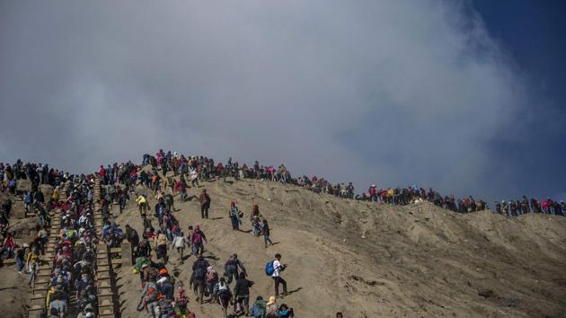 Photos: Live animals thrown into Volcano during Indonesia’s Kasada ...