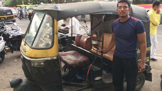 Saurabh Karde poses with the rickshaw which he alerted the police to as being the vehicle carrying beef.(HT PHOTO)
