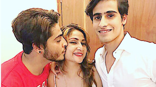 Actor Urvashi Dholakia’s sons plan to act one day, as well.(Instagram/urvashidholakia9)