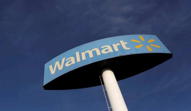 The state industries department signed a Memorandum of Understanding (MoU) with Walmart on Wednesday. Chief minister Devendra Fadanvis was present at the occasion. (HT) The state industries department signed a Memorandum of Understanding (MoU) with Walmart on Wednesday. Chief minister Devendra Fadanvis was present at the occasion. (HT)