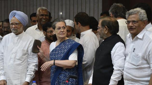 Former prime minister Manmohan Singh, Congress President Sonia Gandhi, Congress Vice president Rahul Gandhi, JD(U) leader Sharad Yadav, CPIM leader Sitaram Yechuri and others at a meeting to deliberate on the name of the joint candidate for the Vice President in New Delhi, on July 11, 2017. (Mohd Zakir/HT Photo) Former prime minister Manmohan Singh, Congress President Sonia Gandhi, Congress Vice president Rahul Gandhi, JD(U) leader Sharad Yadav, CPIM leader Sitaram Yechuri and others at a meeting to deliberate on the name of the joint candidate for the Vice President in New Delhi, on July 11, 2017. (Mohd Zakir/HT Photo)