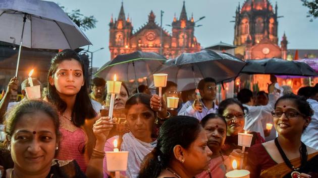 People stand in support. (Kunal Patil/HT Photo) 
