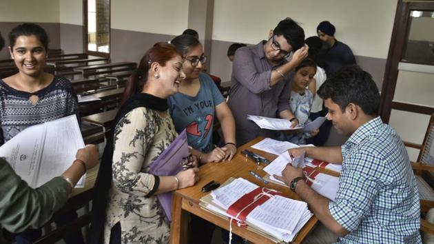 The Delhi University released fourth cutoff list on Thursday. Colleges have reopened admission to several popular courses with seats still available in them. (Sushil Kumar/HT Photo) The Delhi University released fourth cutoff list on Thursday. Colleges have reopened admission to several popular courses with seats still available in them. (Sushil Kumar/HT Photo)