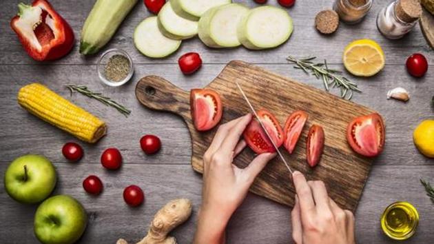 A study shows that improving diet quality over at least a dozen years is associated with lower total and cardiovascular mortality.(Getty Images)