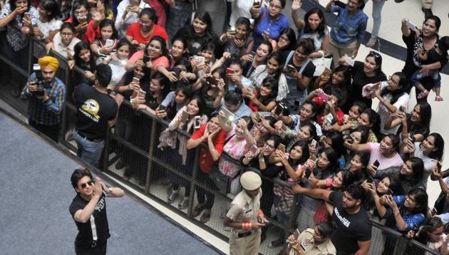 Shah Rukh Khan was in Ludhiana to promote his upcoming movie ‘Jab Harry met Sejal’ at a shopping mall on Ferozepur Road. (Gurminder Singh/HT Photo) Shah Rukh Khan was in Ludhiana to promote his upcoming movie ‘Jab Harry met Sejal’ at a shopping mall on Ferozepur Road. (Gurminder Singh/HT Photo)