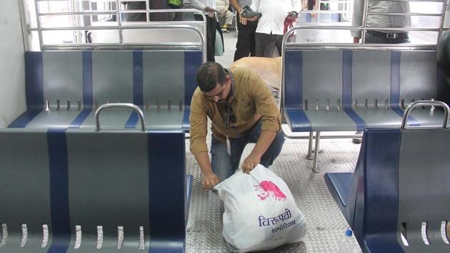 They check every unclaimed object. (Bhushan Koyande/HT PHOTO) 