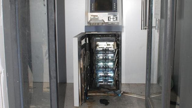 Senior officials feel that there are organised groups which are working in different areas and they have even divided zones to commit ATM loot. (HT Representative Image) Senior officials feel that there are organised groups which are working in different areas and they have even divided zones to commit ATM loot. (HT Representative Image)