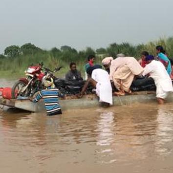 Villagers crossing the river on a boat in Kapurthala’s Sultanpur Lodhi sub division on Thursday. (HT Photo) Villagers crossing the river on a boat in Kapurthala’s Sultanpur Lodhi sub division on Thursday. (HT Photo)