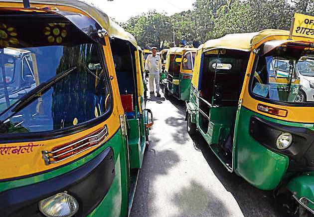 Just when the permit allotment process was concluded and a list of selected applicants was announced, the government has decided to add another clause to the scheme.(Sonu Mehta/HT PHOTO)