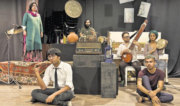 Broadcast rehearsal at the OddBird Theatre in Chhattarpur. (From left) Fouzia Dastango, Makrand Sanan on the tabla, musician Stefan Kaye and Ritika Singh. Sitting in the front are director Udayan Chakravarty (in white shirt) and art director Ishaan Bharat(Saumya Khandelwal/HT Photo)