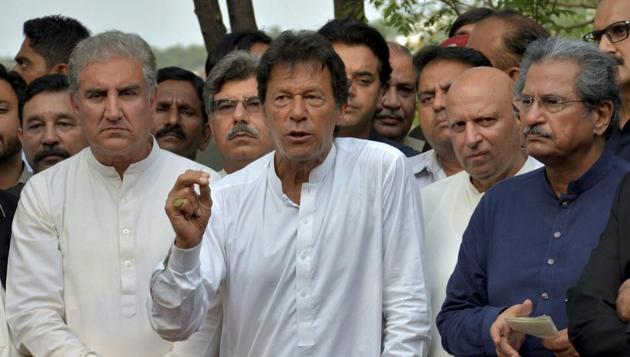 Pakistani opposition leader Imran Khan addresses a news conference regarding the Joint Investigation Team's reports against the Prime Minister Nawaz Sharif, in Islamabad, Pakistan,July 11, 2017. (AP) Pakistani opposition leader Imran Khan addresses a news conference regarding the Joint Investigation Team's reports against the Prime Minister Nawaz Sharif, in Islamabad, Pakistan,July 11, 2017. (AP)
