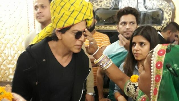 In pics: Shah Rukh Khan gets a royal treatment, eats daal-baati