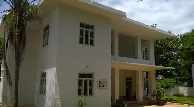 The house which RK Narayan built in 1952 in Yadavagiri, Mysuru, is a museum today, maintained by Mysuru City Corporation.(Nivedita Mishra/HT Photo) The house which RK Narayan built in 1952 in Yadavagiri, Mysuru, is a museum today, maintained by Mysuru City Corporation.(Nivedita Mishra/HT Photo)