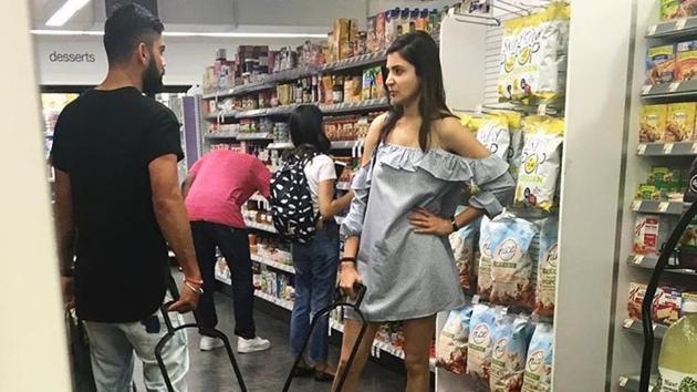 Anushka, Virat caught on cam by a fan. (Instagram) Anushka, Virat caught on cam by a fan. (Instagram)