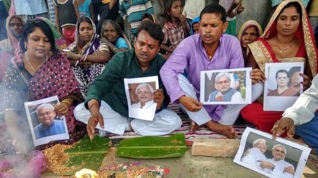 Villagers of Raghopur at a puja on Saturday to pray for RJD chief Lalu Prasad and his son Tejashwi Yadav who are facing corruption charges. (HT photo) Villagers of Raghopur at a puja on Saturday to pray for RJD chief Lalu Prasad and his son Tejashwi Yadav who are facing corruption charges. (HT photo)