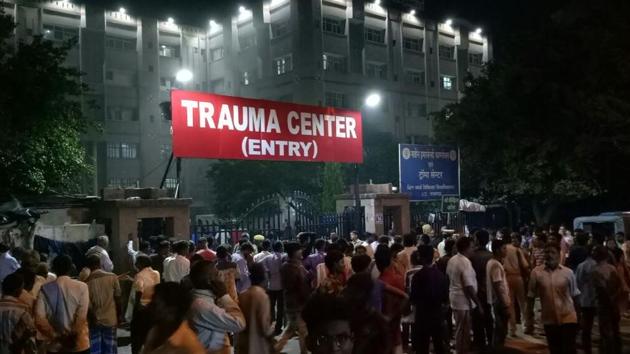 As it was night time, patients had great difficulty in moving out and they had no idea where to go or whom to contact. (HT Photo) As it was night time, patients had great difficulty in moving out and they had no idea where to go or whom to contact. (HT Photo)