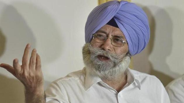 AAP leader HS Phoolka said he has conveyed his decision to the party high command.(HT File)