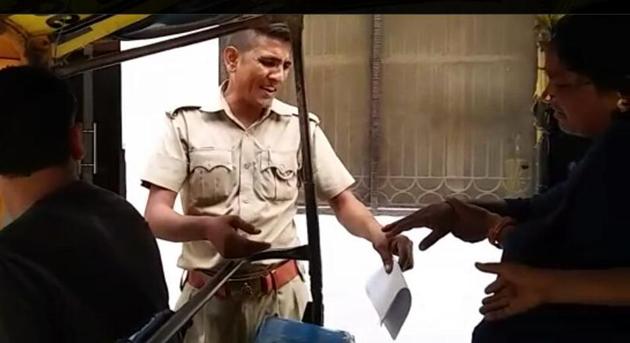 A policeman at the Vijay Nagar police station in Ghaziabad hands over documents to the mother of 14-year-old stab victim Qadir before sending them to a hospital. (HT PHOTO) A policeman at the Vijay Nagar police station in Ghaziabad hands over documents to the mother of 14-year-old stab victim Qadir before sending them to a hospital. (HT PHOTO)