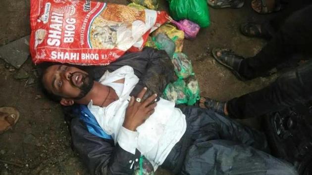 Salim Ismail Shah was hospitalised after he was attacked in Jalalkheda town in Maharashtra. (HT Photo) Salim Ismail Shah was hospitalised after he was attacked in Jalalkheda town in Maharashtra. (HT Photo)