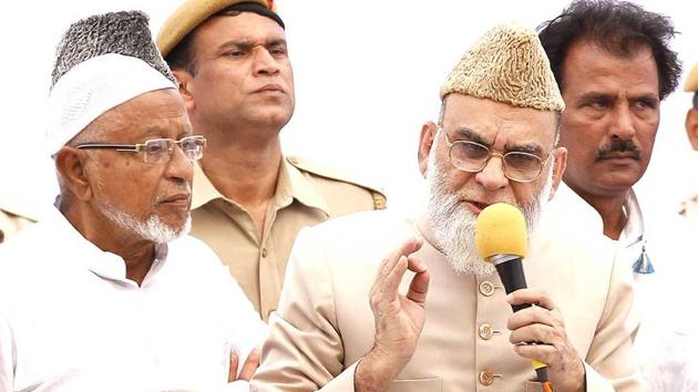 Shahi imam Syed Ahmed Bukhari said whenever ties between the two countries are tense it directly affects the Muslims of India.(HT File Photo)